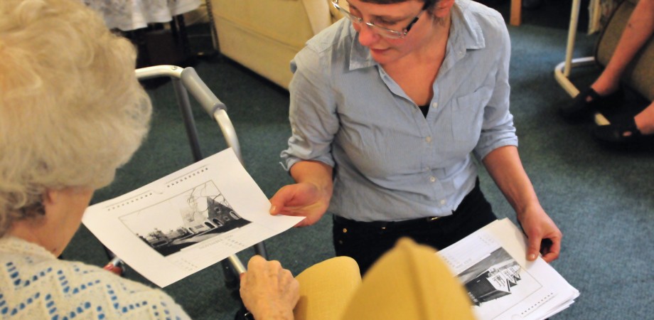Artist shows work to older person