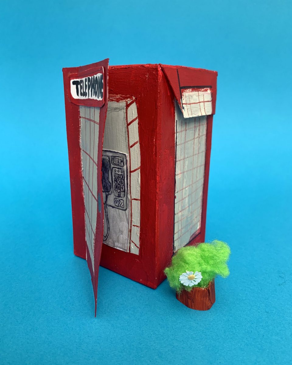 Paper model of a red telephone box