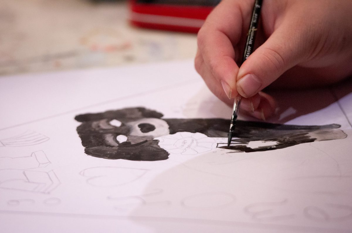 Hand painting an illustration of a dog
